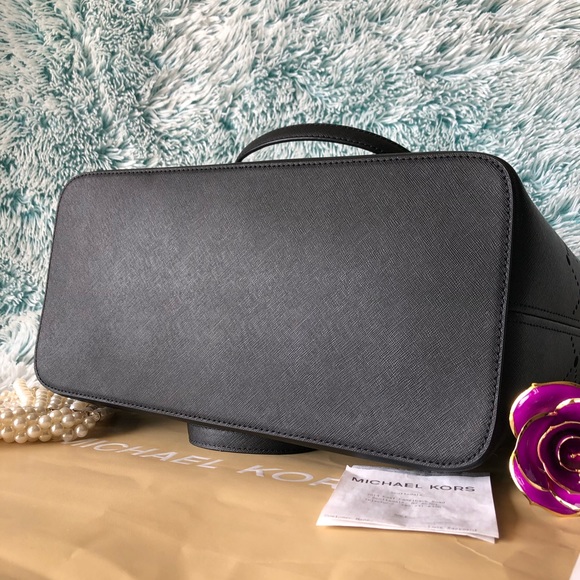 NWT Michael Kors Black Carry All Bag - Picture 5 of 8